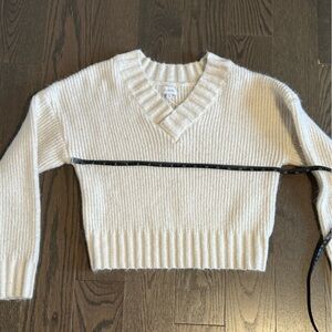 La Hearts Cream V-Neck Slightly Cropped Sweater